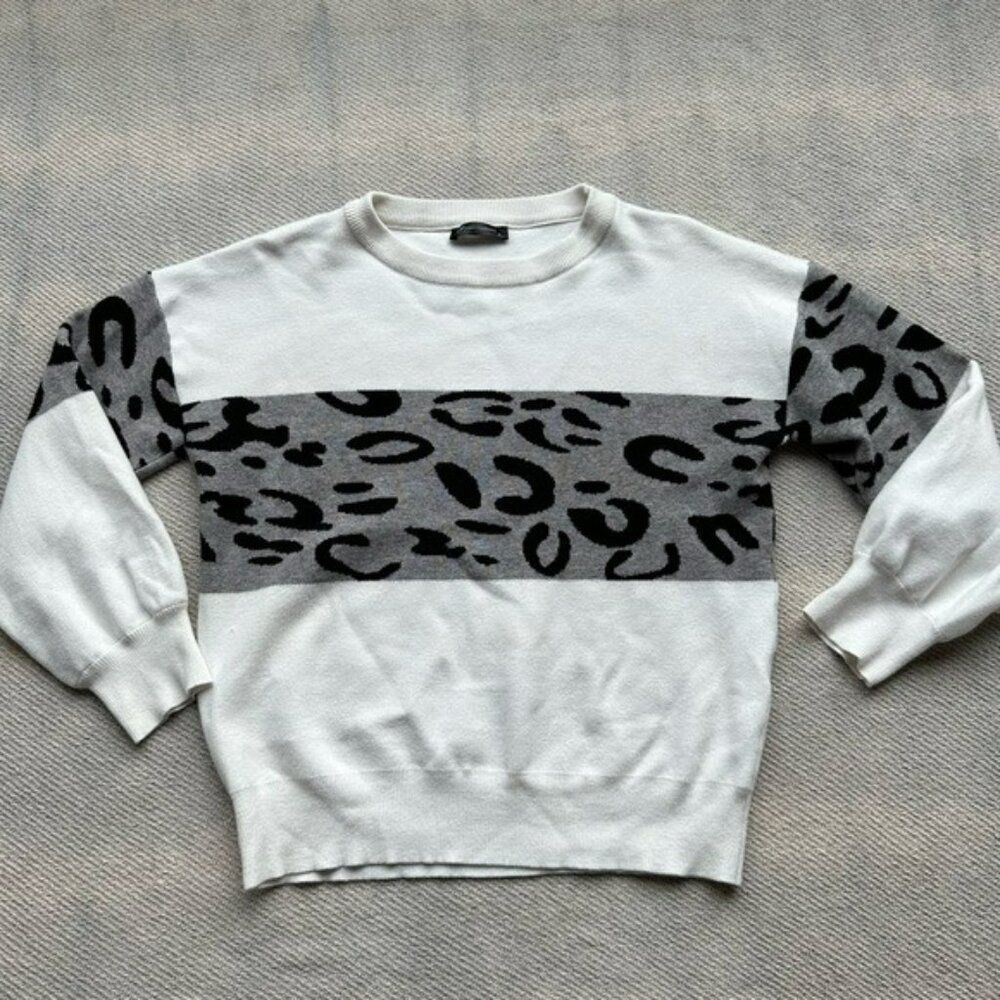 Pretty Garden White Gray Colorblock Sweater Size Medium